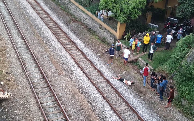 Jelang Buka Puasa, Warga Purwakarta Gempar Ada Kakek Tersambar Kereta