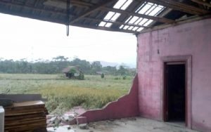 Diterjang Puting Beliung, Begini Kondisi Rumah di Darangdan Purwakarta