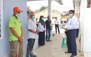 Kumham Berbagi Berikan Bantuan Sembako Kepada Warga Sekitar Lapas Purwakarta