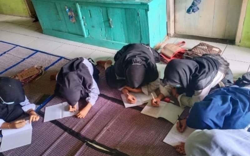 Sulitnya Pendidikan di Perbatasan Purwakarta, Siswa Tak Mampu Terhalang Pandemi
