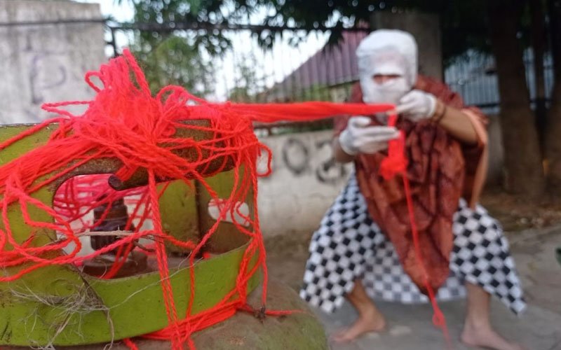 Pandemi Tak Kunjung Usai, Komunitas di Purwakarta Gelar Aksi Teatrikal Jalanan