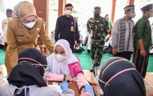 Serbuan Vaksinasi Covid-19 Kini Menyasar Kalangan Santri di Purwakarta