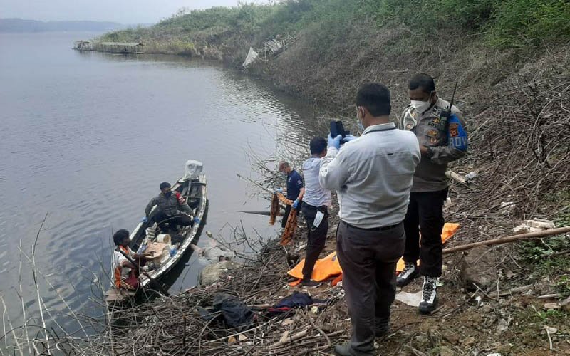 Hendak Turun ke Danau, Warga Cirata Temukan Mayat Mengambang Berbaju Gamis