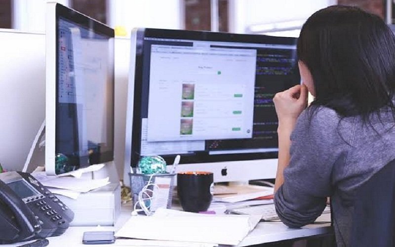 Menjaga Kesehatan Mata Ketika Terlalu Lama Menatap Monitor, Simak Tipsnya!