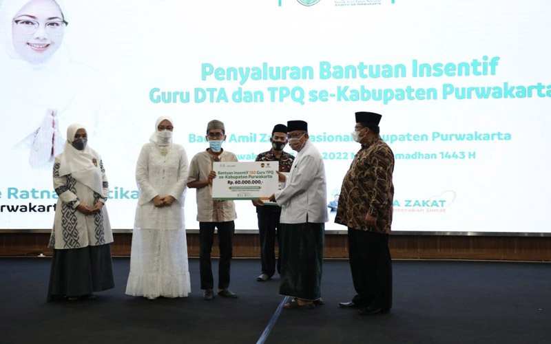 Baznas Purwakarta Salurkan Dana Insentif Kepada 605 Guru DTA dan TPQ Tahun 2022