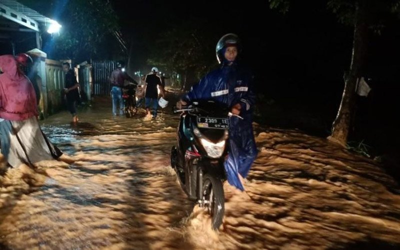 Sungai Cibogo Desa Cibogogirang Plered Meluap, Rumah dan Puluhan Hektar Sawah Terendam
