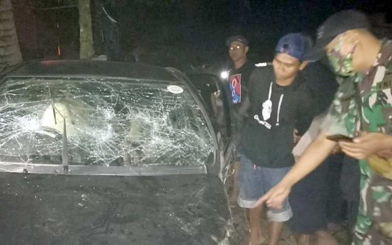 Asyik Nongkrong di Pinggir Jalan, Dua Remaja Jadi Korban Tabrakan Mobil Toyota Agya