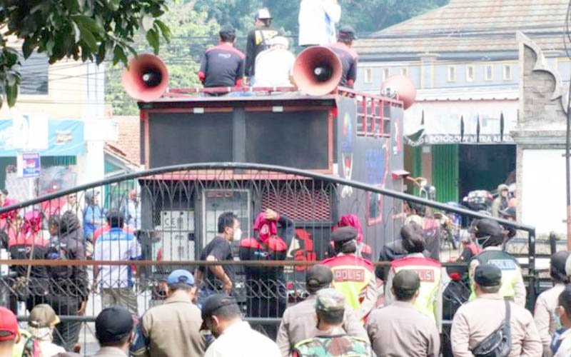 Aksi Buruh Purwakarta Tolak Raperda Ketenagakerjaan yang Dianggap Adopsi Omnibus Law