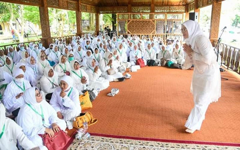 Anne Ratna Mustika Menutup Acara Bimbingan Manasik Haji Purwakarta 2022 Tahap II