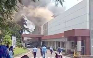 Kebakaran Pabrik Tekstil di Jatiluhur, Karyawan Panik Berhamburan Menyelamatkan Diri