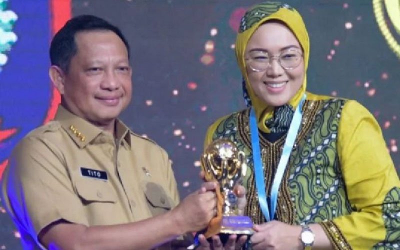 Anne Ratna Mustika Raih Penghargaan Universal Health Coverage Tahun 2023