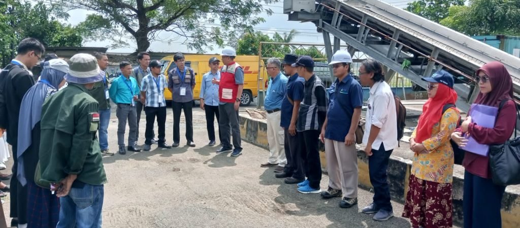 Jasa Tirta II Bersama Forum Tarum Barat Juara Resmikan Green House