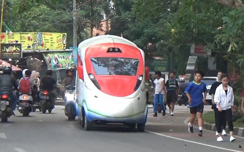 Unik dan Kreatif, Odong-Odong Mirip Kereta Api Cepat Muncul di Purwakarta