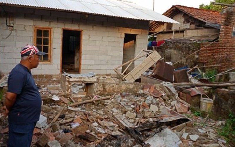 Rumah Pasutri Lansia di Purwakarta Ambruk, Hanya Andalkan Sumbangan Warga