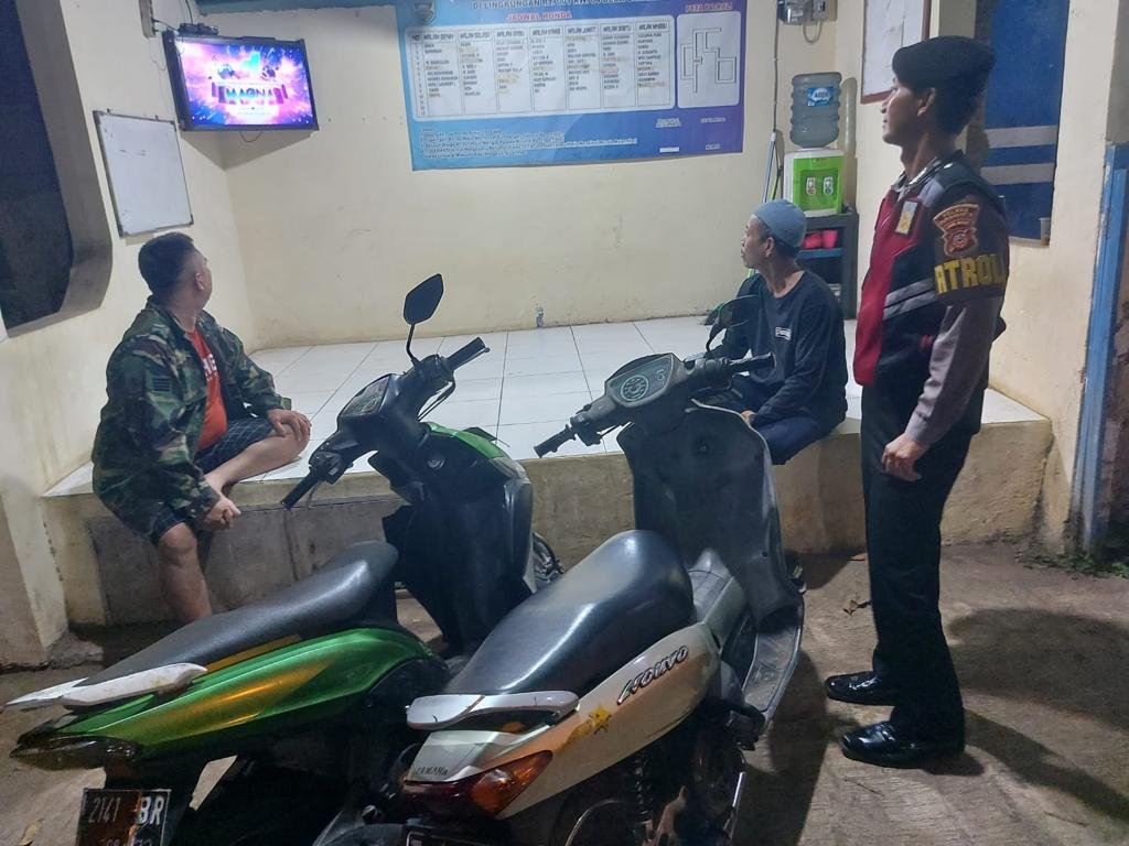 Patroli Dialogis, Upaya Polres Purwakarta Jalin Komunikasi Dengan Masyarakat kegiatan Patroli Dialogis dengan menyambangi masyarakat di wilayah hukum Polres Purwakarta.