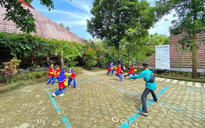 Kampung Kahuripan Cirangkong, Destinasi Wisata Edukasi yang Indah di Purwakarta