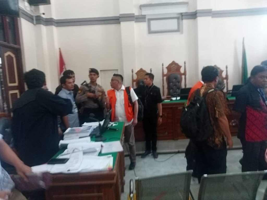 Sidang Perkara Lanjutan Herdon Samosir Ada Kejanggalan Saat Pemeriksaan 8 Saksi Erika Sari Emsah Ginting SH MH, memanggil terdakwa dan para saksi yang disiapkan oleh Jaksa Penuntut Umum
