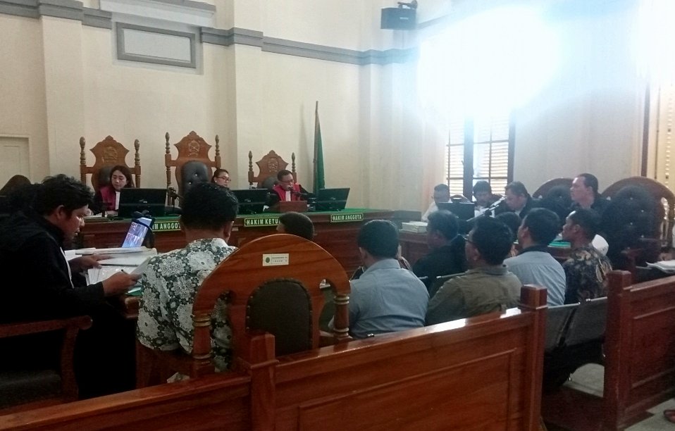 ada kejanggalan dalam proses hukum terdakwa yang disebut dapat berpengaruh terhadap substansi pemeriksaan terhadap kasus Tipikor Herdon Samosir dan Saut Simbolon.