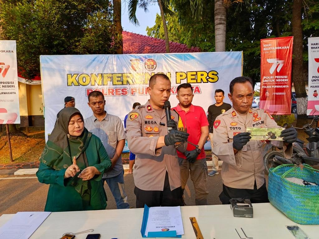 Kompol Ahmad Mega Rahmawan menjelaskan kedua pelaku merupakan spesialis pencuri kendaraan yang sudah berulang kali beraksi.