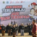 Suasana penuh haru tersaji dalam upacara peringatan HUT ke-78 Provinsi Jawa Tengah yang digelar di alun-alun Brebes