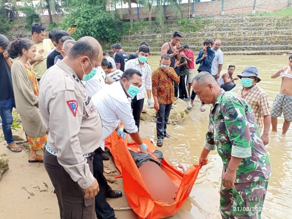 Temuan Mayat MR X Hebohkan Warga Janji, Polres Labuhanbatu Gerak Cepat Turunkan Tim, Cek dan Olah TKP penemuan mayat seorang laki-laki tanpa identitas diri (MR X), yang telungkup mengapung di sungai janji
