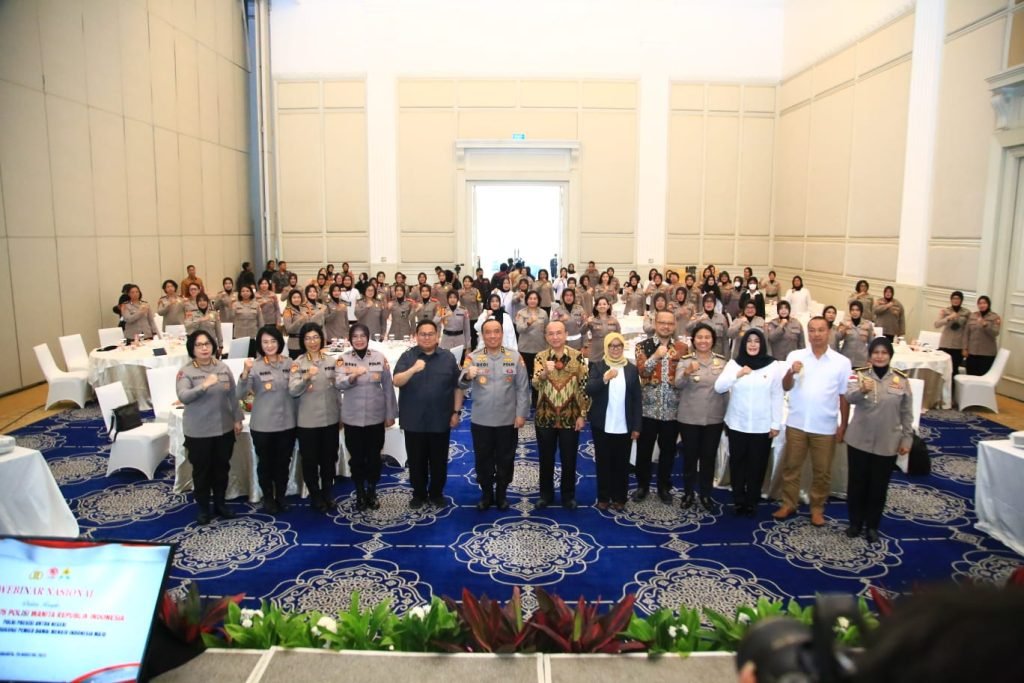 Jajaran polwan bekerja keras tanpa lelah dan takut mengawal serta menghadapi tantangan.