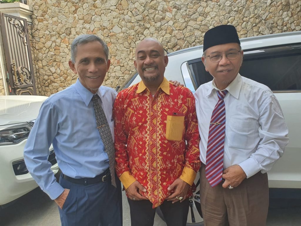 Militansi dan kejuangan Andhi Prasetyadi Kusumah ( Abah Aray) , Sosok kader Partai Golkar Purwakarta yang humanis dan Kreatif Drs.H.Dudung B Supardi, MM, Andhi Prasetyadi Kusumah (Abah Aray) & Drs.H.Tubagus Lily Hambali Hasan,M.Si