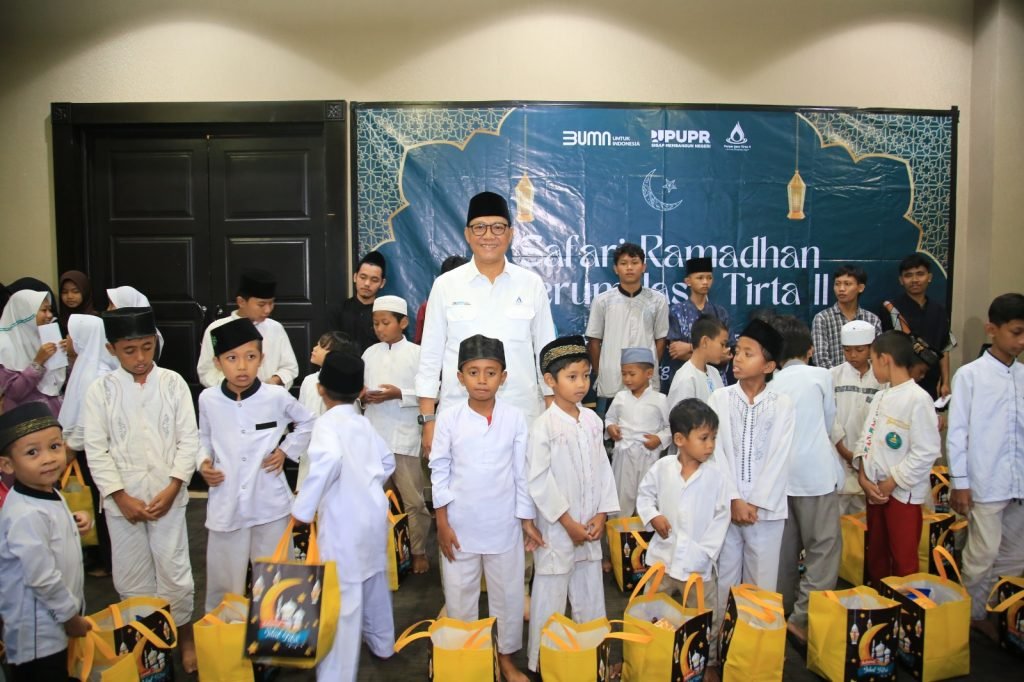 Puncak Safari Ramadan 2024, Jasa Tirta II Berbagi Santunan