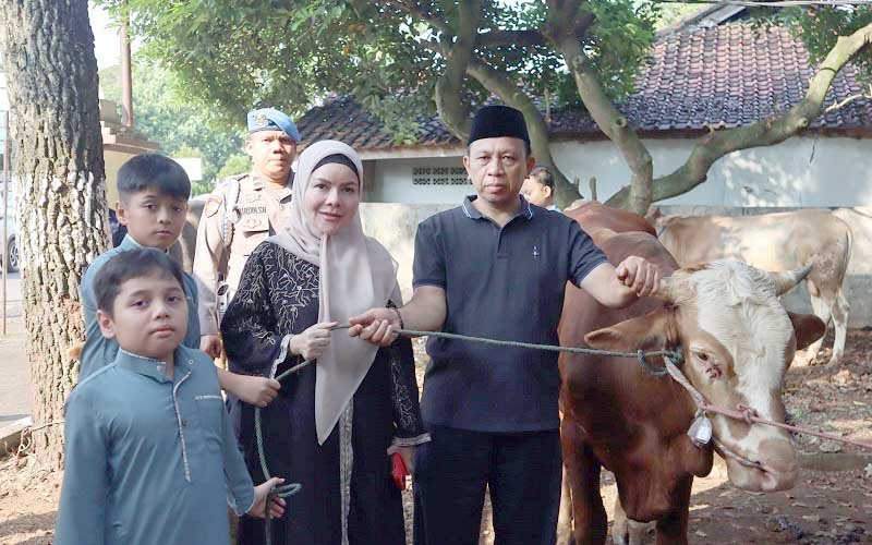 Polres Purwakarta Serahkan Puluhan Hewan Kurban Untuk Warga dan Pesantren