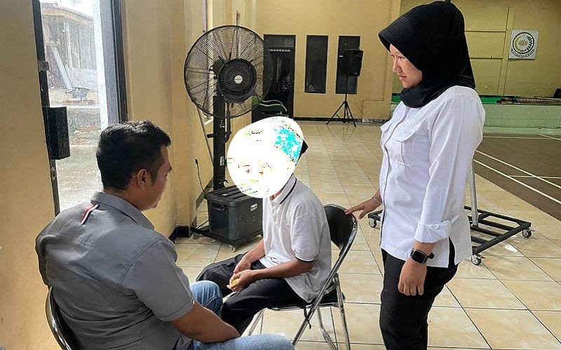 Polwan Polres Purwakarta Berikan Pendampingan Anak Korban Predator