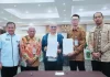 Pj Bupati Purwakarta Benni Irwan (kiri) bersama Plt Dirut PDAM GTR Purwakarta Riana A Wangsadiredja (kedua kanan). (Foto: Ist)