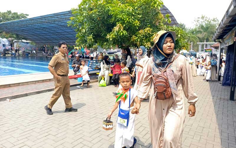 Ribuan Murid RA di Purwakarta Latihan Manasik Haji di Anugrah Waterpark