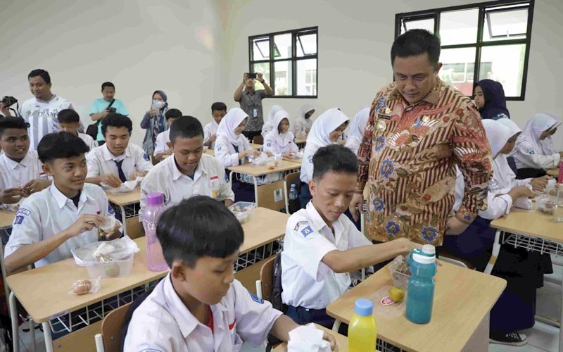 Baru 165.140 Siswa di Purwakarta Terima Program Makan Bergizi Gratis Makan bergizi gratis Purwakarta