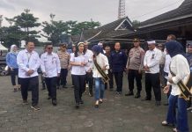 Wamen Dukbangga di Pasar Tradisional Plered Purwakarta