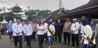 Wamen Dukbangga di Pasar Tradisional Plered Purwakarta