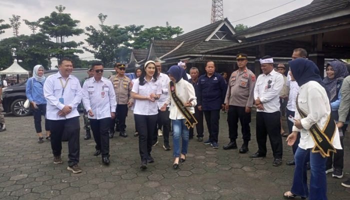 Wamen Dukbangga Dorong Pelayanan KB di Pasar Tradisional Plered Purwakarta Wamen Dukbangga di Pasar Tradisional Plered Purwakarta