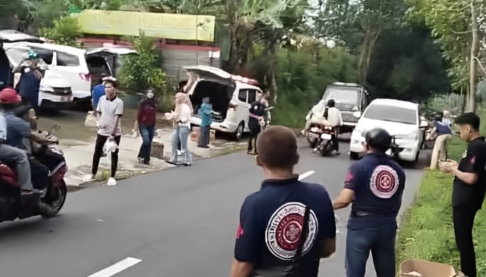 Komunitas Pengemudi Ambulans Wanayasa Gelar Aksi Berbagi Takjil di Bulan Ramadhan 1446 H