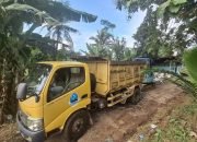 DLH Purwakarta Kerahkan Puluhan Armada Tangani Tumpukan Sampah di Mekarsari Darangdan