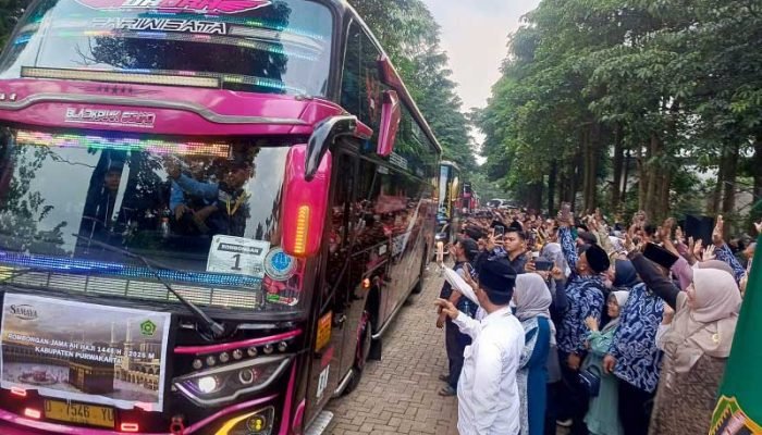 308 Jemaah Haji Asal Purwakarta Diberangkatkan Dengan 220 Mobil Dinas Pelepasan jemaah haji Purwakarta