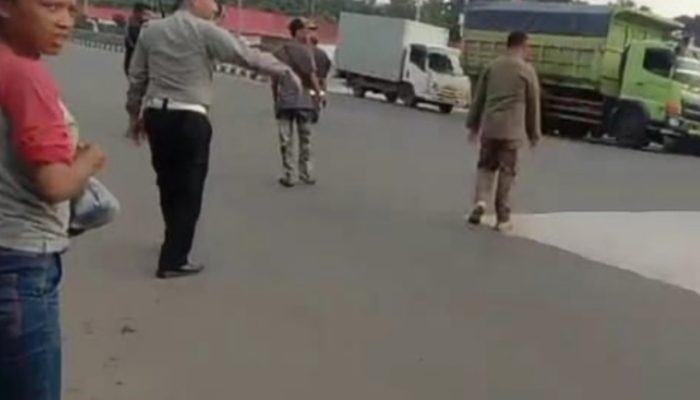 Satpol PP Purwakarta Gencarkan Operasi Anjal Demi Kenyamanan Publik di Kawasan Tol Cikopo