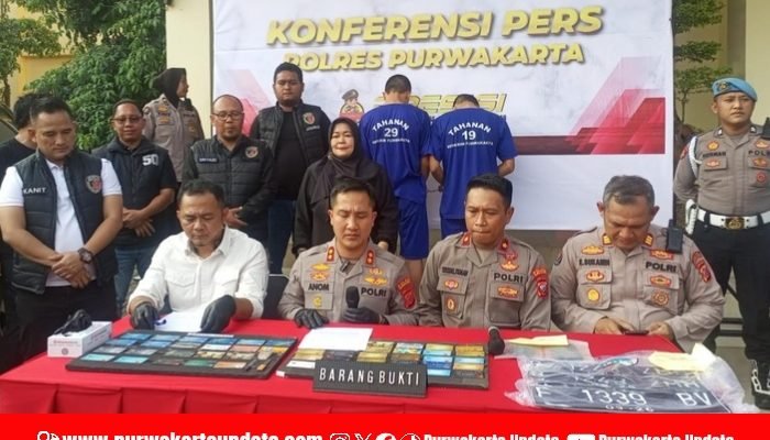 Polres Purwakarta Bongkar Sindikat Ganjal ATM: Dua Pelaku Ditangkap, Puluhan Kartu ATM dan Sejumlah Barang Bukti Lainnya Diamankan
