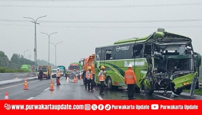 Bus Rombongan Asal Banten Kecelakaan di Tol Cipali KM 78A Purwakarta, Satu Tewas dan 28 Luka-Luka