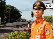 Kisah Penjaga Perlintasan KA di Purwakarta, Lebaran Tanpa Keluarga Demi Tugas