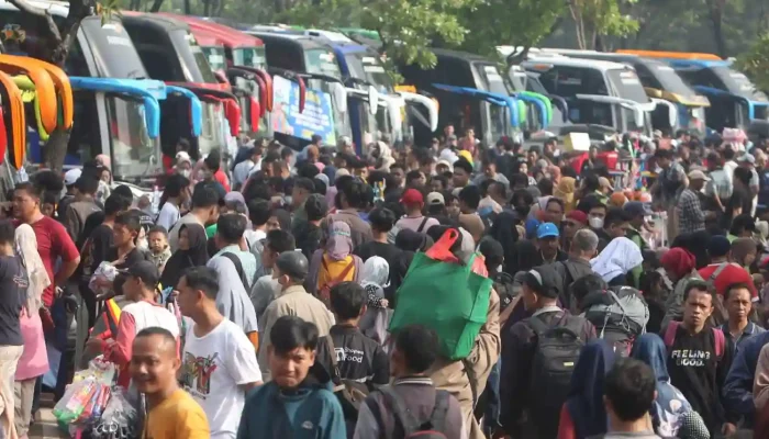 Bukan Jakarta, Ternyata Provinsi Ini Jadi Asal Pemudik Terbanyak 2026 Data daerah asal pemudik terbanyak Jawa Barat Mudik Lebaran 2026.