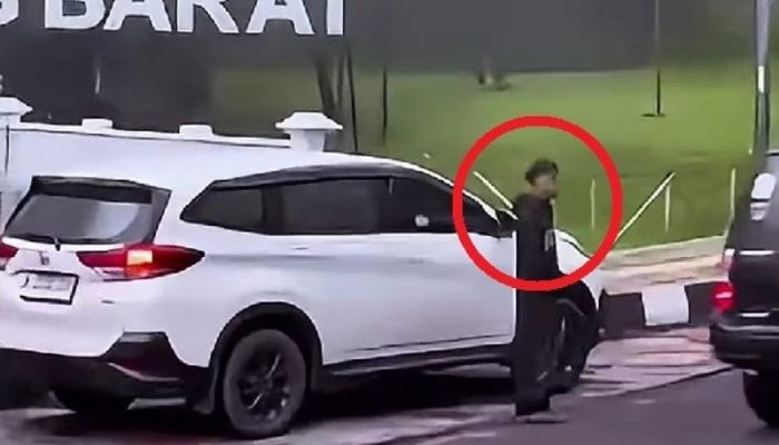 Dedi Mulyadi Geram, Parkir Liar di Tugu Perbatasan Subang-Bandung Barat Parkir liar di perbatasan Subang-Bandung Barat