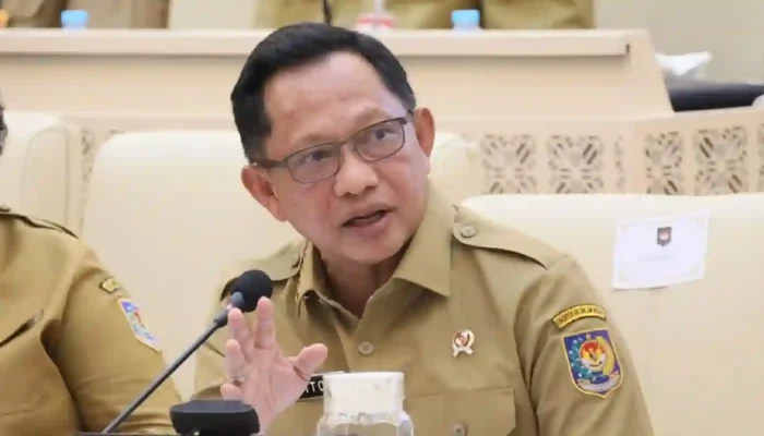 ASN WFH Tiap Jumat, Telat Balas Pesan 5 Menit Bakal Kena Sanksi Tegas Mendagri Tito Karnavian rilis aturan sanksi WFH ASN terbaru 2026.