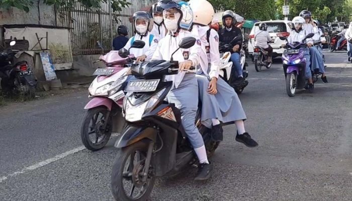 Siswa Dilarang Bawa Motor ke Sekolah, Jalan Kaki Agar Sehat Siswa bawa motor ke sekolah