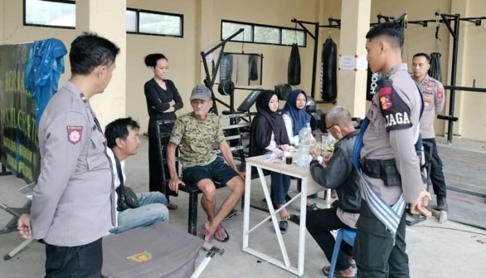 Personel Polsek Sukasari Tangani Kecelakaan Motor di Kutamanah Kecelakaan di Kutamanah Purwakarta