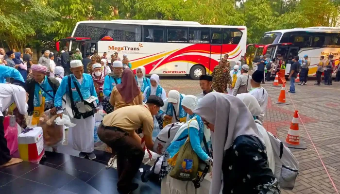 Ratusan Jemaah Haji Kloter 12 KJT Tiba Di Purwakarta, Satu Orang Masih Dirawat Di Arab Saudi