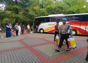 Bentuk Pelayanan Masyarakat, Polres Purwakarta Tempatkan Personel Sambut Kepulangan Jemaah Haji